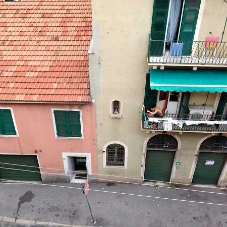 Una Stanza In Un Appartamento Genova Eksteriør billede