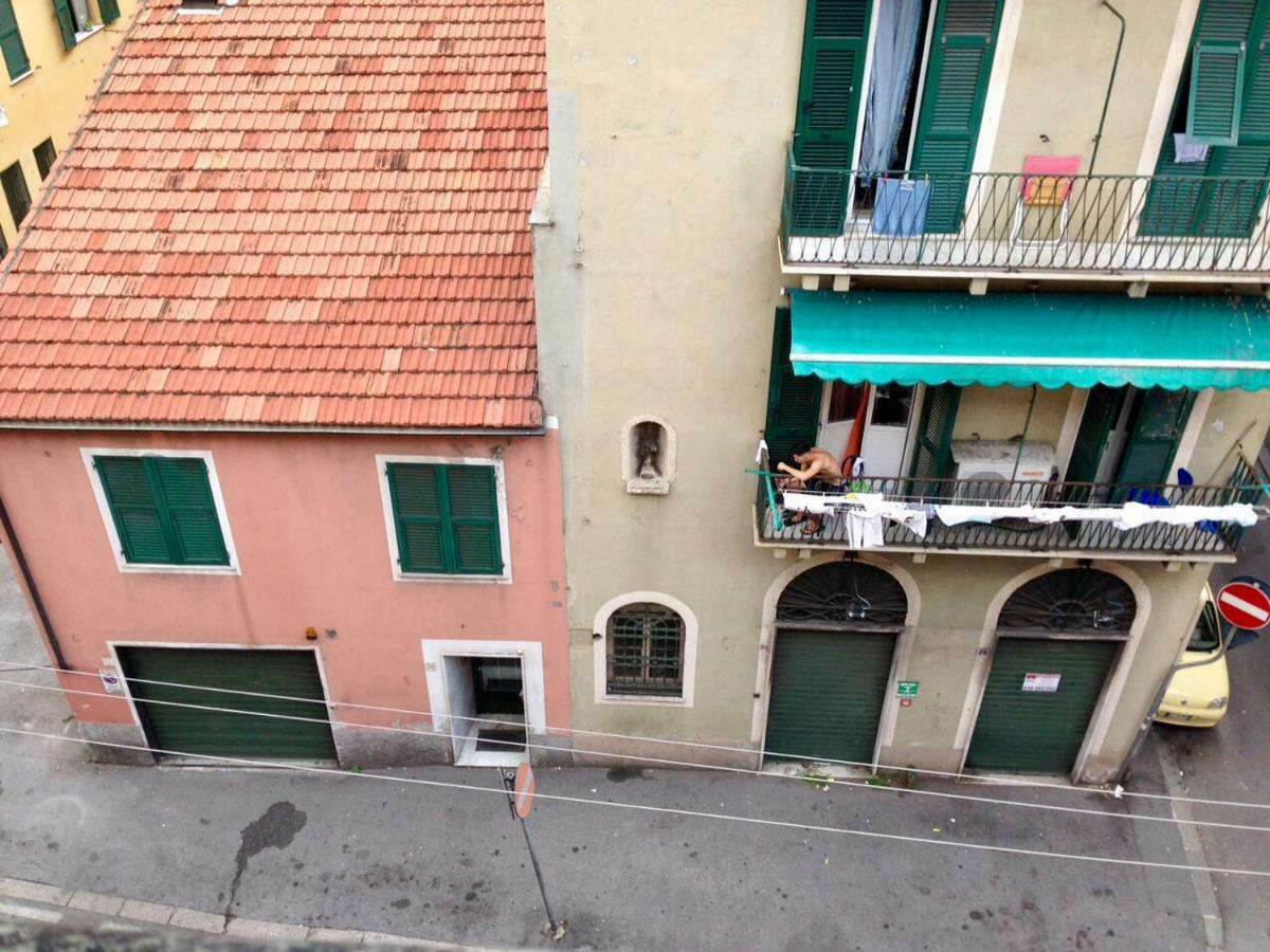Una Stanza In Un Appartamento Genova Eksteriør billede